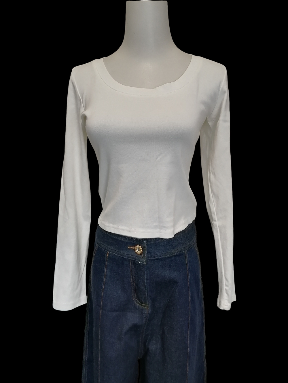 🕊3/$44🕊 White Long-Sleeve Scoop Neck Women's Top